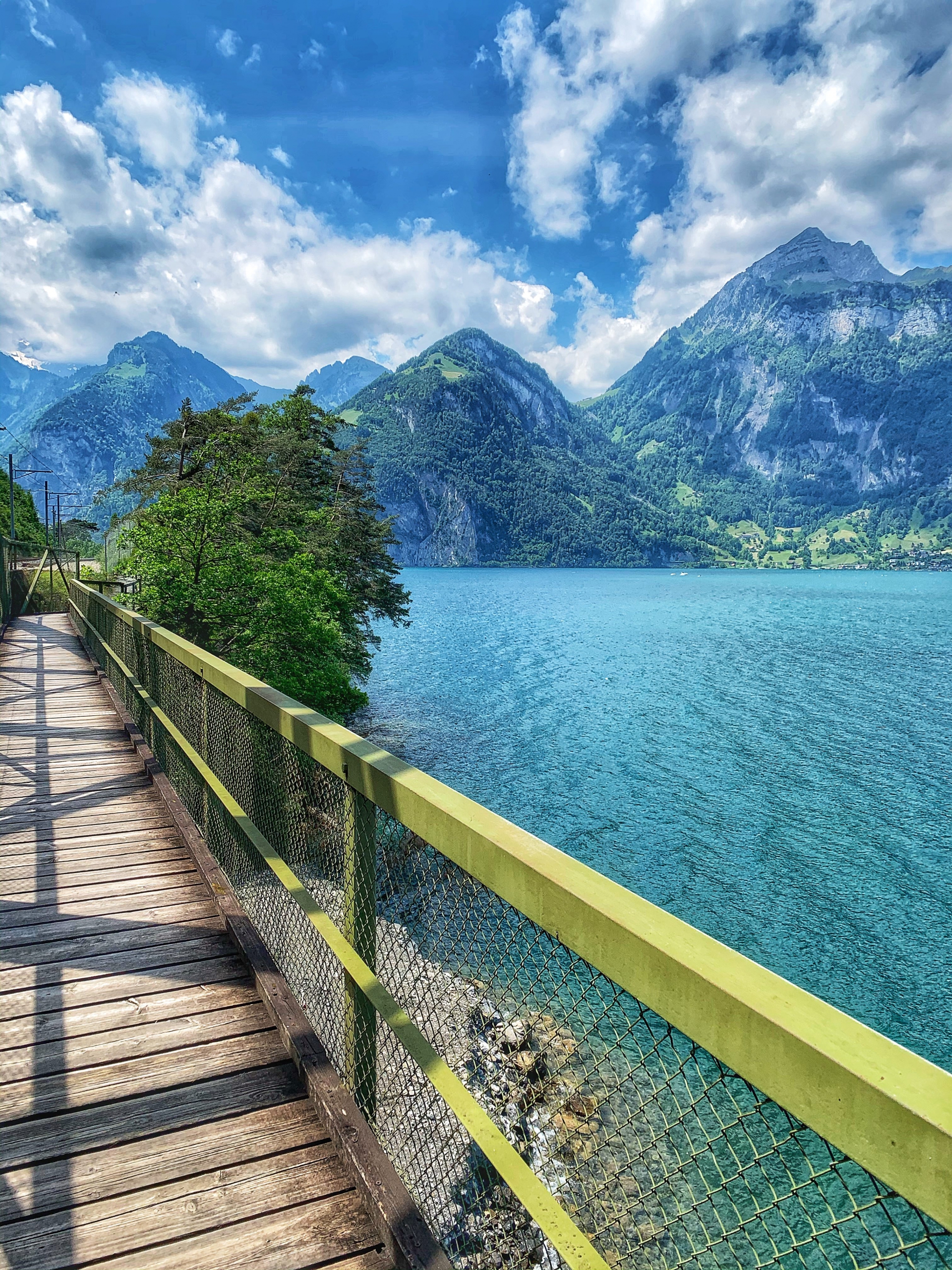 Perfect lakeside hike in Switzerland
