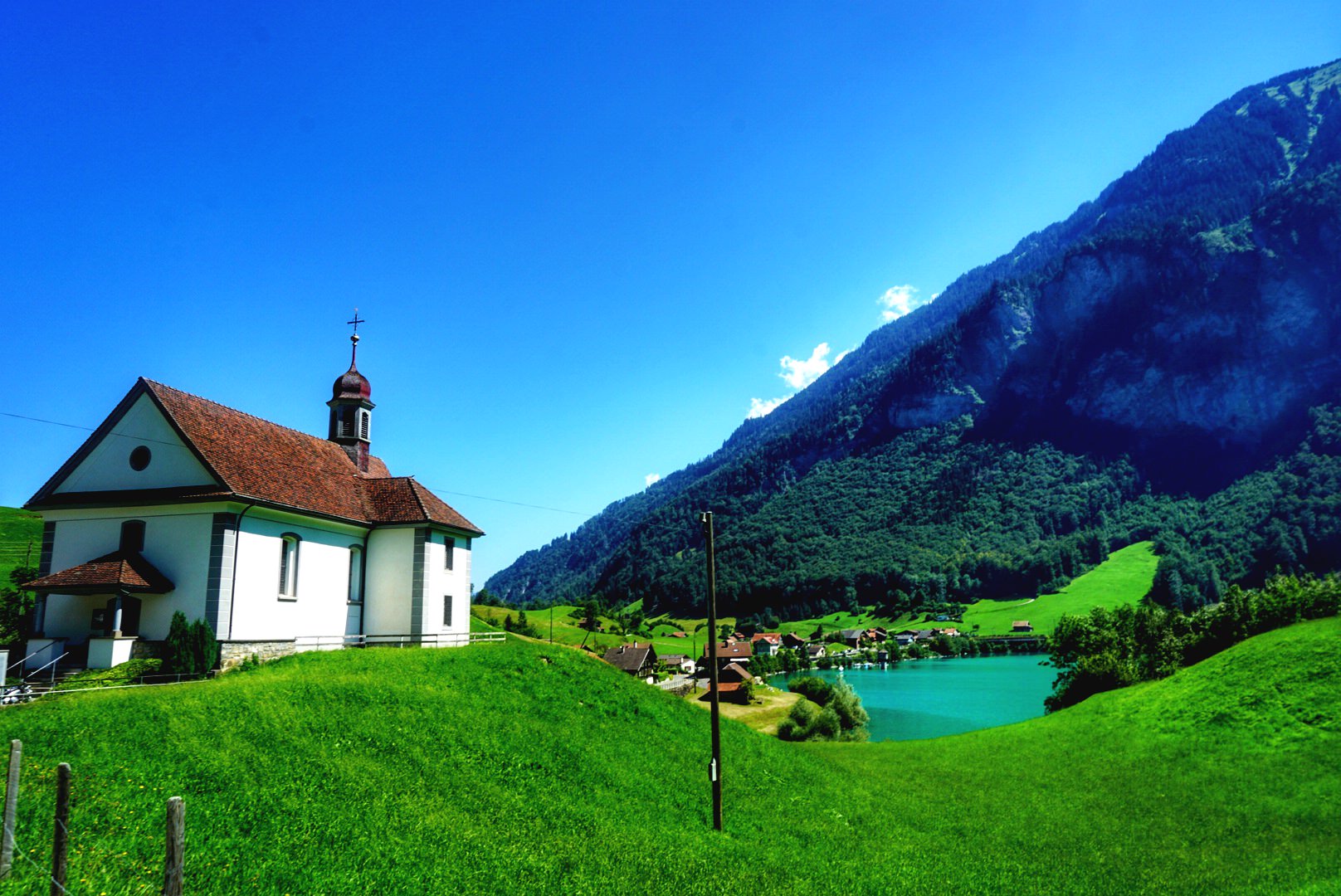 Lake Lungern - Switzerland • Ein Travel Girl