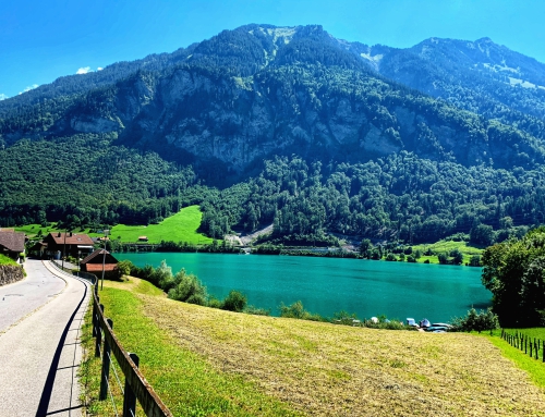 Less crowded hike on Lake Lungern – Switzerland