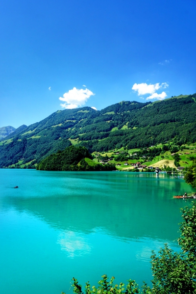 Less crowded hike on Lake Lungern - Switzerland • Ein Travel Girl